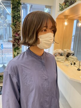 エヌ ドット ヘアープラス ミラクルヘアー(n. HAIR) 切りっぱなし外ハネボブ×グレージュ