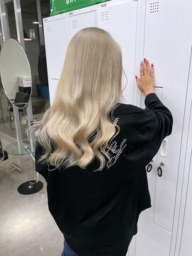 ティント 梅田(Tint) 【Fumina】ホワイトブロンド《大阪梅田駅》