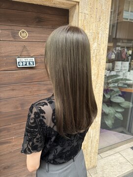 トリック(Trick) セミロング/オリーブグレージュ/ワンカール/髪質改善