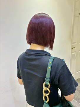 コル(CoL) ワインレッド×ぱつっとボブ