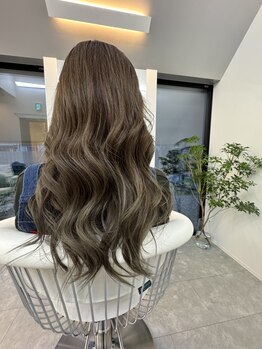グランジーナドゥヘア(Gran Jiina de hair.)の写真/思わず触れたくなるような美髪へー。髪のお悩みにとことん寄り添い、お客様が笑顔になれる仕上がりを実現◇