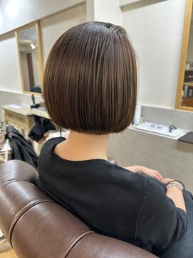 インビテーション(invitation) ミニボブ　ベージュ