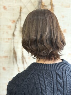 アカイトビラ ヘアケアサロン(AKAI TOBIRA Hair Care Salon) ハイライト×オリーブ