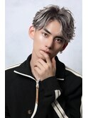 ホワイトシルバーグレーバレイヤージュフェザーショート