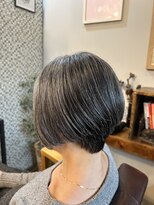 マロウズ(Marrows)&nbsp;疑似的なツーブロックで、ショートやボブのシルエットが綺麗に