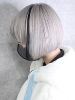 ディア(.eer)&nbsp;【.eer/ディア】プラチナホワイト×黒シールエクステ/担当：中山