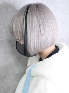 ディア(.eer) 【.eer/ディア】プラチナホワイト×黒シールエクステ/担当：中山