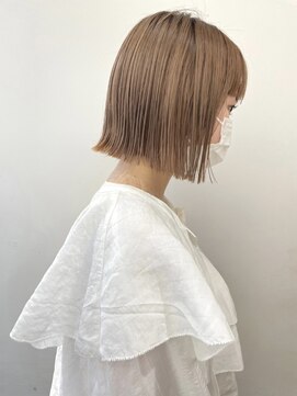 ノーム(norm) 切りっぱなしボブ×シアーベージュ、デザインカラー