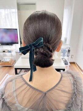 オウン(AUN) 一癖タイトシニヨン