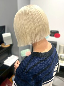 キャパ セントラル 天神 大名店(CAPA central) ブリーチ 切りっぱなしボブ 丸みボブ ブロンド 髪質改善 艶髪