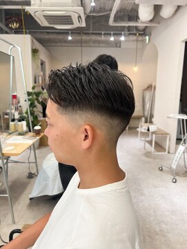 フルールバイアヴァンスクロス(Flulu by avance. cross) フェードカット、梅田