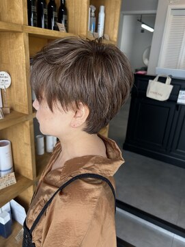 アウラヘアーサロン(aura hair salon) ハンサムショート 白髪活かしたデザインカラー