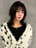 キャパ セントラル 天神 大名店(CAPA central)&nbsp;ウルフカット 顔周りレイヤー 黒髪 ミディアム 20代 艶髪