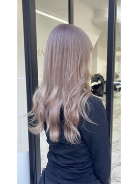 ナナ(NANA) ベージュ/ケアブリーチ/ホワイトブロンド/外ハネボブ/美髪