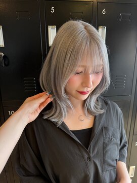 リード 大府店(LEAD) ホワイトシルバー