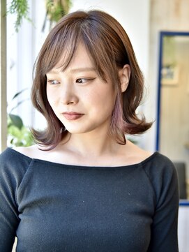 ヘアーリゾートテラス(hair resort terrasse) 大人かわいい外ハネボブ×イヤリングカラー耳かけアクセント