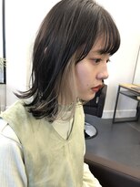 シア(sia) インナーカラー/ポイントカラー/外ハネボブ/切りっぱなしボブ