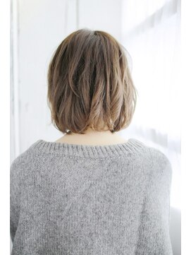 リーニアプラスエヌ(LINHA +n) 20代30代40代　ざっくり旬髪ミディ【長浜】