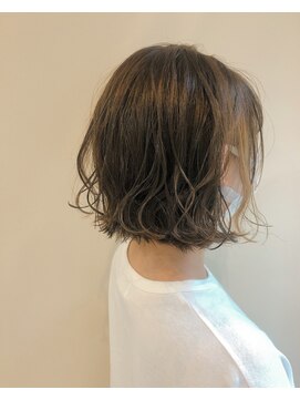 デイリリーバイアメリア 川西店(daylily by Ameria) ミニボブ×イヤリングカラー→白井　涼貴