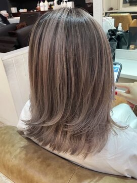 ノイズ オオサカ(NOISM) 外ハネ×バレイヤージュ グラデーションカラー