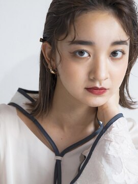 シー 岡崎(,SHE) ぷつっとボブでヘルシースタイル