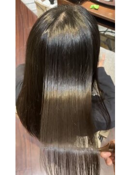 ヘアリゾート粋 ドゥオ 新宿南口店(dua) 艶ガチストレート