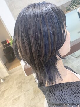 プレフェレプレフェ(prefere prefe) インナーカラーブルー×ウルフカット