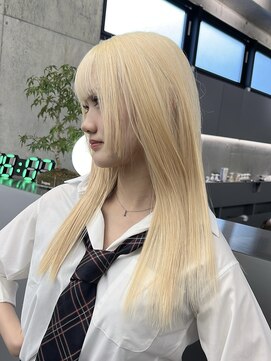 ローレン(Lolen.) ホワイトブロンド/さらさらストレートヘア しまゆー