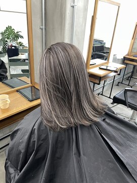 メロ 恵比寿(melo) 大人ミディアムレイヤー　白髪ぼかし　脱白髪染め 30代40代50代
