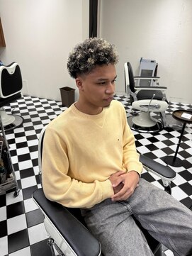 フランクス バーバー ウエストトウキョウ 吉祥寺店(FRANK’S BARBER WEST TOKYO) 波巻きツイストスパイラルリバースセンターパートニュアンスパR