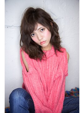リル(Lilou) 【Lilou】こなれ感 ウェーブミディ Lilou