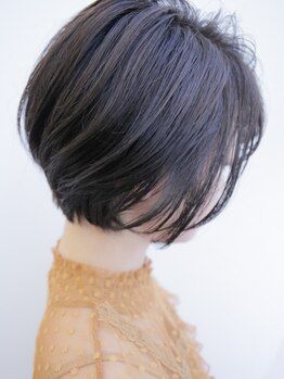 【茨木市/マンツーマン】ケアしながら白髪ぼかしや活かしたりするデザインカラーも対応♪艶仕上がりが自慢!