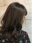 ちょっぴり背伸びな柔らかグレージュ