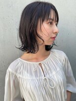 アトリエ フェム(atelier.fem)&nbsp;顔周りの毛が可愛いレイヤーミディ