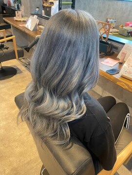 リタセカンド(Lita second) 外国人風/艶髪シルバー