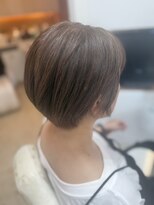 サロン ド アベニュー&nbsp;透明感グレージュ×ひし形大人ショート