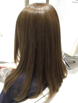 ヴィフ ヘアアンドデザイン(Vif hair&design)の写真/【駐車場完備★】キレイなツヤと手触りが重要！健康な髪質へ導くトリートメントで大人のためのヘアケアを♪