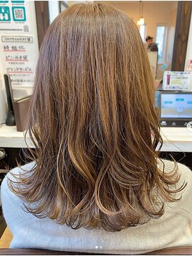 ヘアーショップアミティ 外ハネセミロング