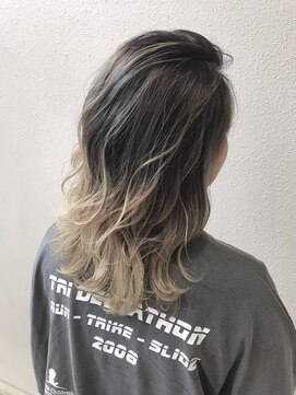 モルニ(MORNI) グラデーションカラー_マロンベージュ Aラインボブ かきあげ