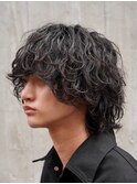 渋谷メンズミディアムウルフカット緩め波巻きスパイラルパーマ