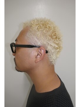 メリケンバーバーショップ トーキョー(MERICAN BARBERSHOP TYO) 考案者が施術するEASYPUNK(ヌマタユウト)