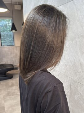 ドゥマン(Demain) 上品なツヤと陰影のある髪へ｜細ハイライト×髪質改善