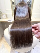 アンド ラ ブランシュ(&.La Blanche)&nbsp;カーキグレージュ/大人かわいいヘア/フェザーバング/大宮/関塚