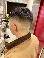 10代20代メンズ黒髪短髪スキンフェードクロップ