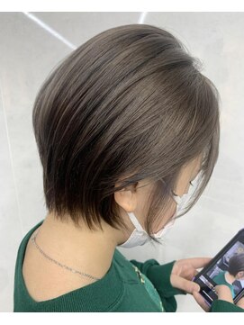 アリープアウル(ALEAP owl) 耳だしショートスタイル♪[刈り上げショート/20代/30代]