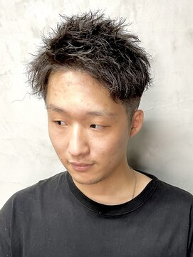 ワム(wom) ツイスト　ツーブロック