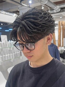 ルーストデラックス 京都河原町三条(ROOST dx) 黒髪フェザーショート