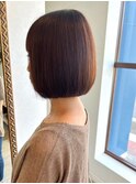 グレージュ切りっぱなしボブ前髪ありミニボブミルクティベージュ