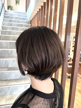 ヴィサージュメゾン(VISAGE maison) 大人丸みショートボブ