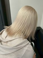 Beleza 川越 -ブリーチ・ハイトーン・ダブルカラー・エクステ・羽エクステ- 17881ホワイトアッシュシャンパンベージュミディアムレイヤー